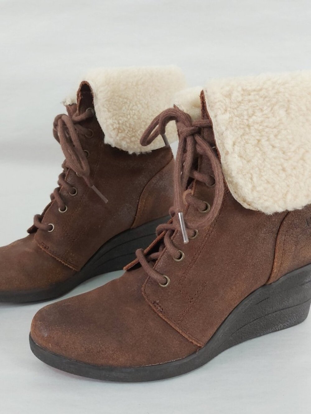 UGG Zea Women Ankle  Lace-up Wedge Boots Size 7 Waterproof Brown Plush Shearling